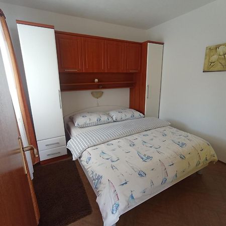Apartments Tina Pula Exterior photo