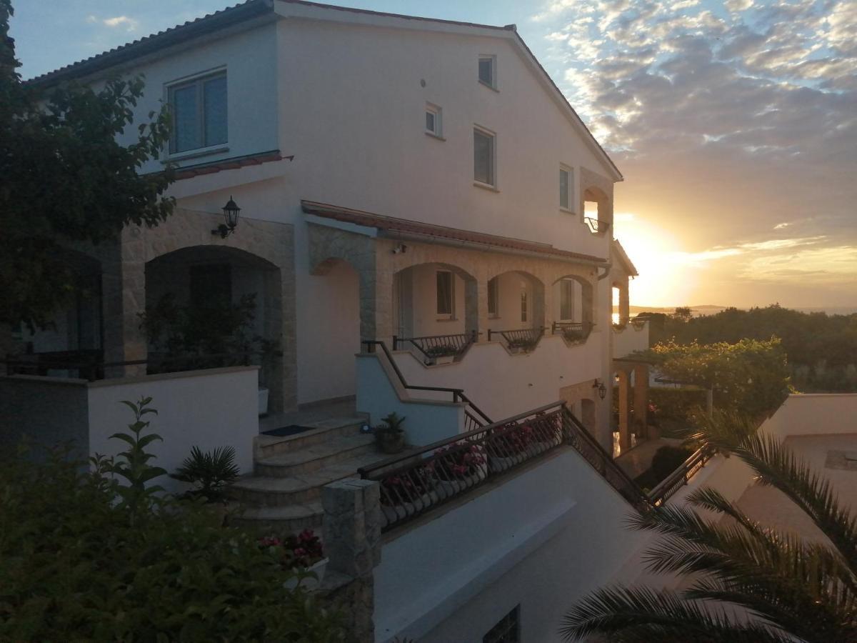 Apartments Tina Pula Exterior photo