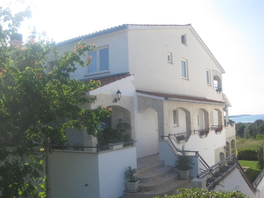 Apartments Tina Pula Exterior photo